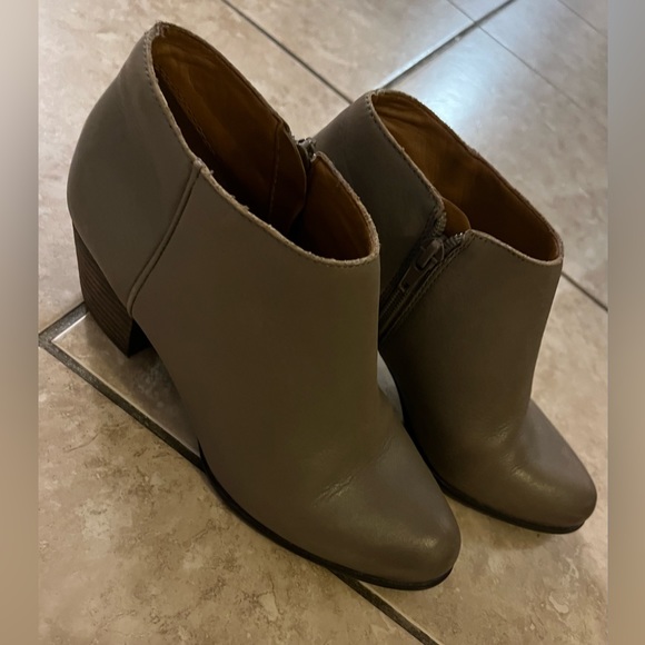 Lucky Brand Ankle Boots - Picture 2 of 4